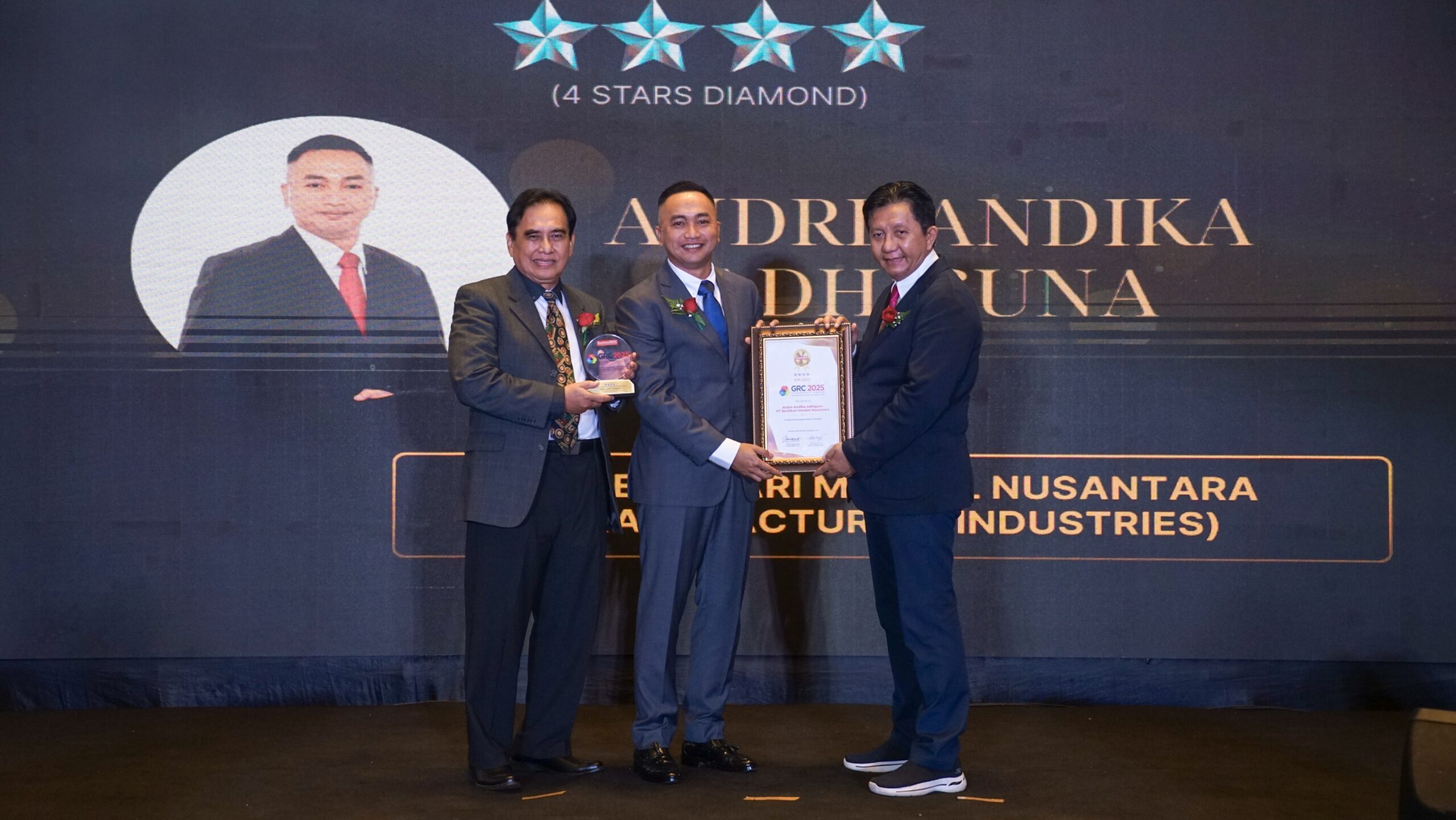 PT Berdikari Meubel Nusantara Raih 2 Penghargaan dalam Ajang GRC & Leadership Award